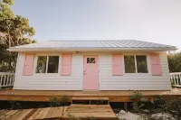 Cocomo Cottage - Boutique Retreat at Surfer's Beach Hotel a 