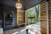 Charming 3-bedroom with 2 full baths cottage in Southfield for Soul Searching Hotels in Southfield