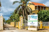 Spacious Oceanfront Villa, private beach and water access, accommodates 12 住宿飯店