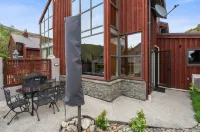 Cardrona    Townhouse Hotels in Cardrona