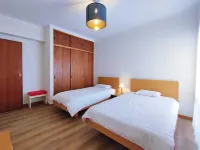 3 bedroom apartment on the beach front with sea view in Armação de Pêra