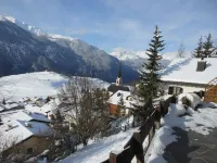 Holiday home between Davos + Lenzerheide, 8 people, hiking, cycling, swimming Hotels in Albula