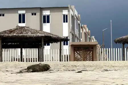 Oceanfront Getaway • Nature • Comfort • Gated Community / Frente Al Mar