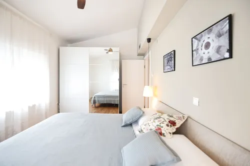 Apartment with view over the marina - 5 minutes from the old town