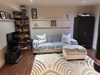 private entrance, spacious 1 bdrm with two beds, in Canada near the border