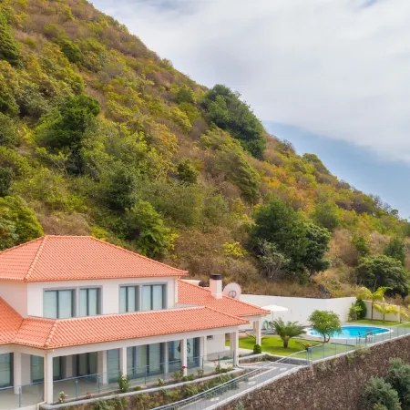 Sea View, Luxury, Comfort, Privacy, Free Wifi and Heated Pool