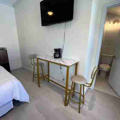 LUX 5 - Cozy 1-bed 1bath w/ WiFi, AC in a beautiful neighborhood in Nassau city Rooms