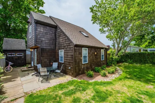 Driftwood Cottage @  Saybrook Point Marina, 2 King Beds Hotels in Old Saybrook