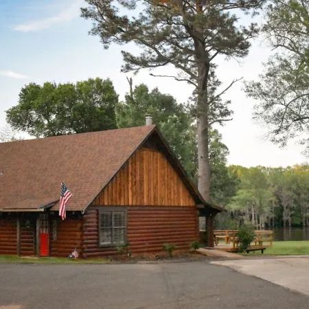 Breathtaking Lakefront Lodge - Sleeps 10