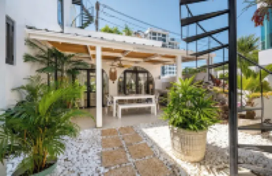 Lux 6-bed villa with WiFi, generator and AC in enchanting San Juan, Puerto Rico