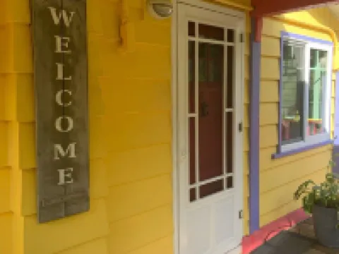 Welcome to the Ocean Front Cowibbean Cottage Hotels in Cowichan Bay