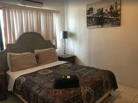 Free WiFi Free PARKING Free Cable-The BEST 2 Bedrm 1 Ba unit near grocery store! Отели рядом с достопримечательностью «Тамон Бич»