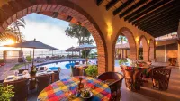 7 bdrm Classic Hacienda on Puerto Vallarta´s best swimming beach, sleeps 24. - Villa