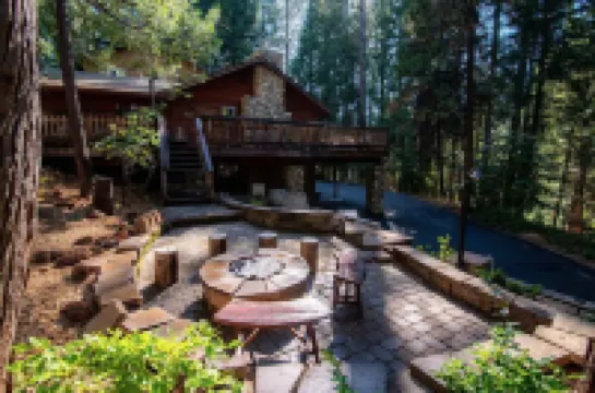 Spacious Large Homestyle Family Cabin  in LMP Arnold