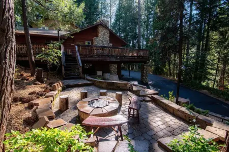 Spacious Large Homestyle Family Cabin  in LMP Arnold