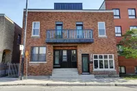 Modern Townhouse with Rooftop Deck close to Downtown Hotell i Southwest