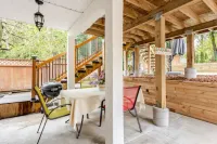 Luxurious & Modern 2 Bedroom Private Suite in Coquitlam 1 Family