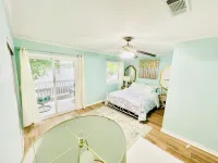 Cozy waterfront Lakehouse with a nice view of Callender lake  near Canton  TX!