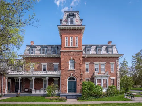 Oneida Community Mansion House - parking