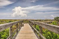 St. Augustine Beach Condo w/ Patio & Pool Access! - Wifi