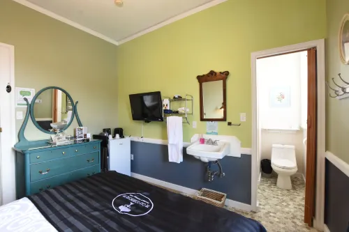 The Old Courthouse Inn Hotel di Powell River