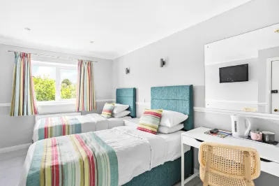 Waters Edge Hotel Torquay  호텔