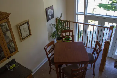 Genelle House B&B Guest House - parking