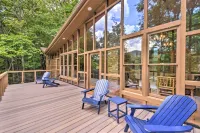 Lakefront Glass House Cabin w/ Mountain Views! - de charme