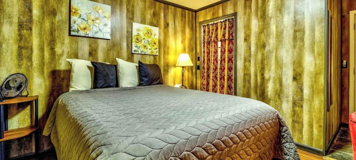 Panther Creek Cabins Hotels in Jackson County