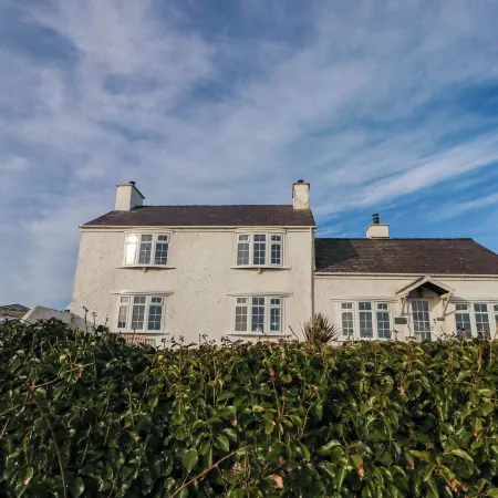 Fferm Porthdafarch South Farm House