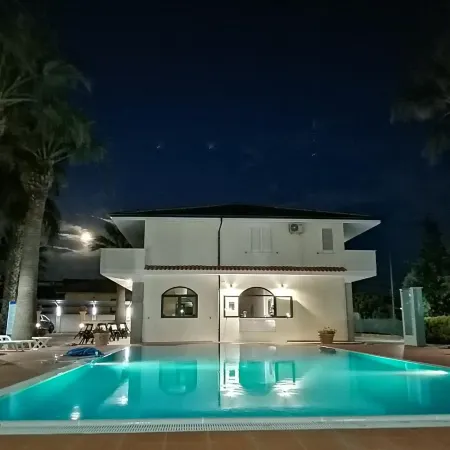 Villa Laura Residence Hotel Apartments & Studios