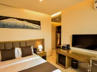 Hotel Everest Rdc Hotels in Lukunga