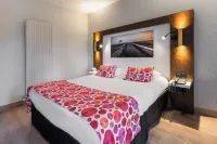 The Originals Boutique Hôtel le Lion dOr Fougères Ouest - Yüzme Havuzu