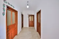 Santosa Pension - Guest houses