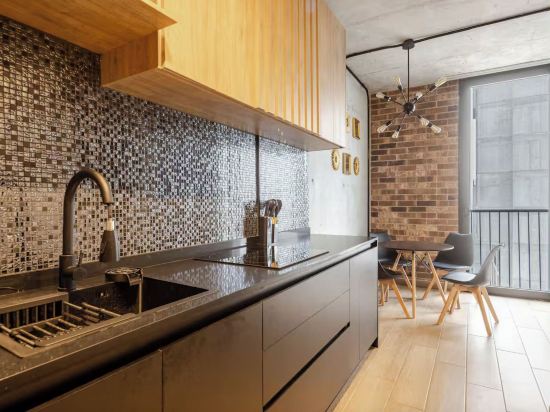 Stylish Private Room City Views & Prime Location