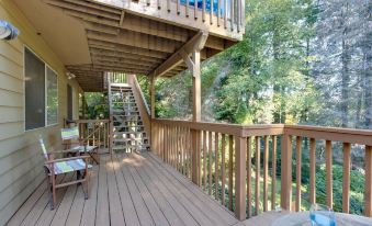 Oregon Jade Lodging- Spacious 2 Bedrooms, Ev Charger, Quite by Stream