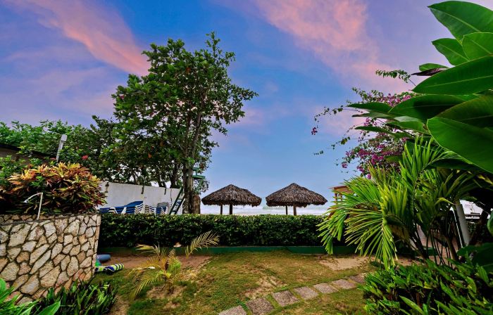 Beach House Condos, Negril