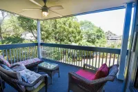 Hermitage 1g 2 Bedroom Condo by RedAwning