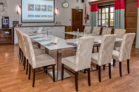 La Commanderie de Champarey Отели в г. Сент-Альбан-де-Рош