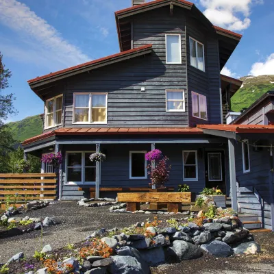Ski Inn Hotels near Chair 7
