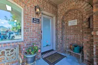 1/2 Mi to Riverwalk! Historic Dtwn Southport Condo - ビーチサイド