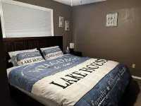 Charming 3-bedroom Lake Cottage with Dock, WiFi, & AC on enjoyable Houghton Lake