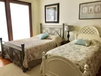 Mountain Views, 4 bedroom, Sleeps 12.