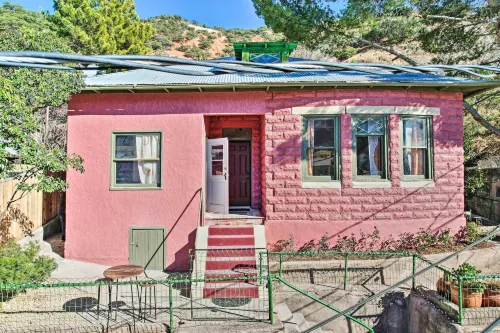 Bisbee Home: Fantastic Views & Walkable Location! - Parkplatz