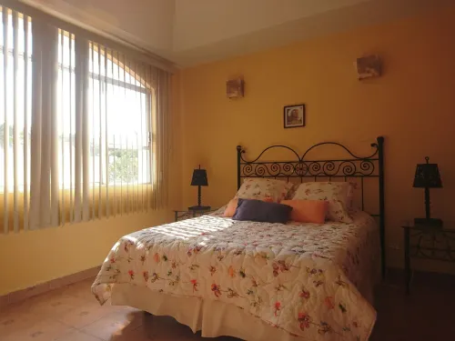 Beautiful villa with excellent location in complex with 2 pools