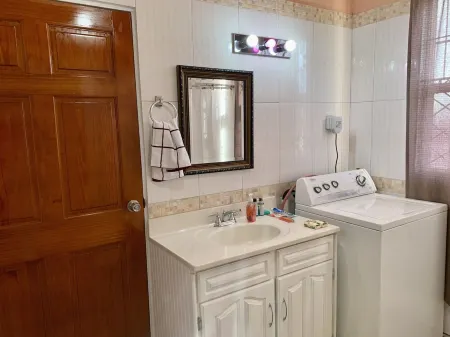 Panoramic view top floor apartment 10mins from Castries and Rodney Bay Отели в г. Grande Riviere