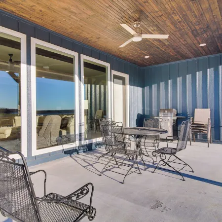 Lake & Sunset Views: Spacious Monkey Island Home