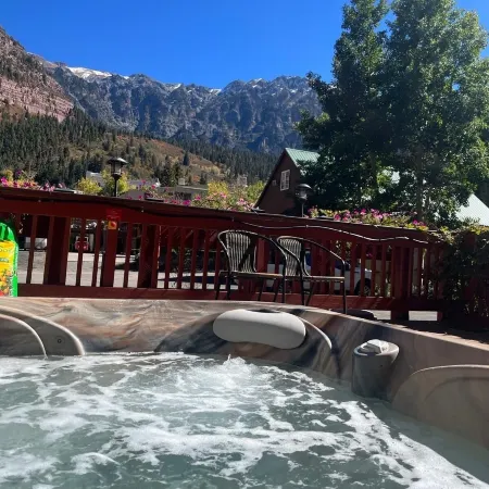 The River's Edge Motel Lodge & Resort