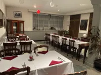 Hotel Restaurant le Grand Monarque Hotels in Varzy