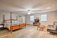 Quiet Clayton Home w/ Mountain Views 4 Mi to Lake! - Homestays